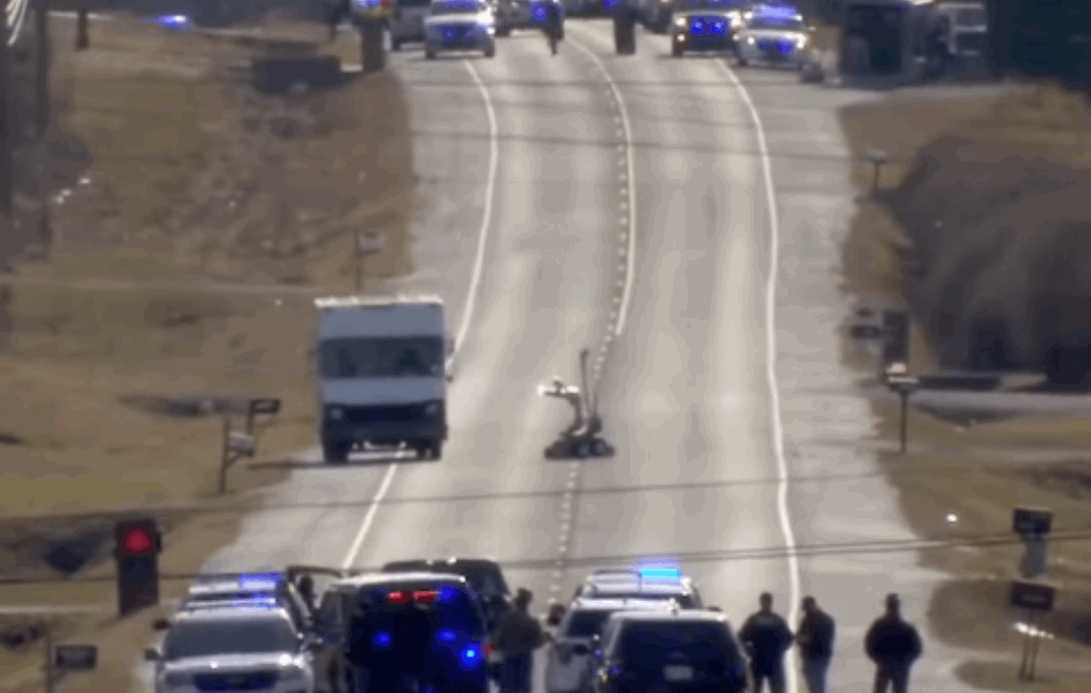 AMERIKA U STRAHU: Novo SUMNJIVO vozilo ispušta ZVUK UPOZORENJA sličan onome pre ekspolozije u Nešvilu (FOTO, VIDEO)

